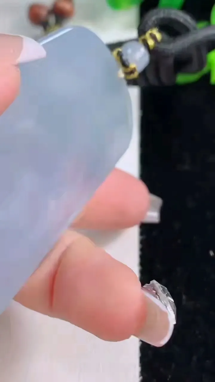 天然A货翡翠紫罗兰文殊菩萨吊坠，尺寸63.4-38.3-5.7，重量:37.83g
12月8日