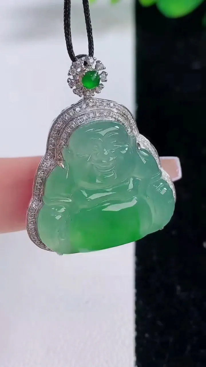 天然A货翡翠佛公吊坠，尺寸34-27.4-8，裸石22.2-24.2重量:9.27g
12月8日