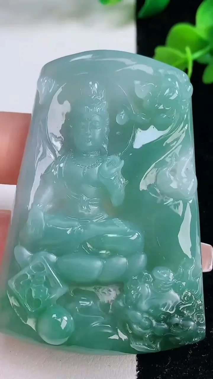 天然A货翡翠文殊菩萨吊坠，尺寸64.4-43.3-7.7，重量:49.17g
12月8日