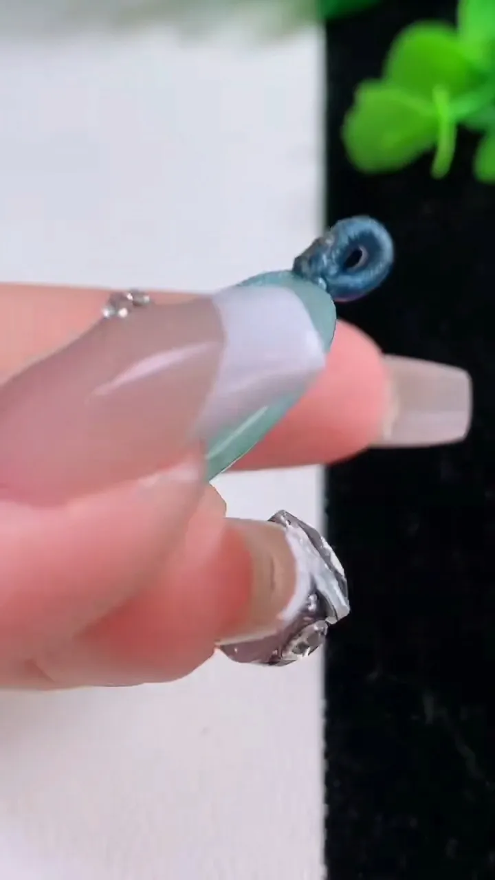 天然A货翡翠平安扣吊坠，尺寸31.8-5，重量:11.90g
12月8日