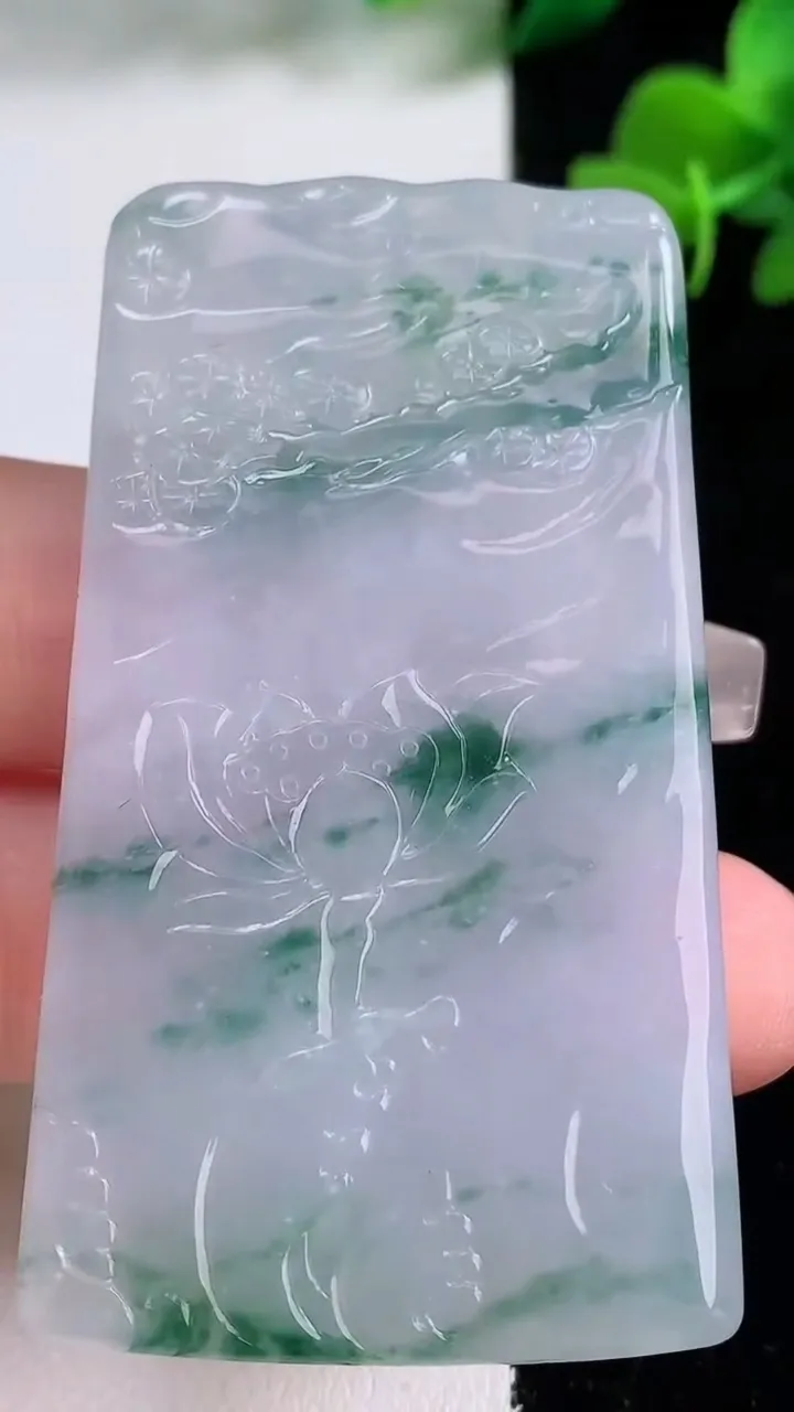 天然A货翡翠冰种飘花虚空藏菩萨吊坠，尺寸58.5-34-6.3，重量:31.78g
12月8日