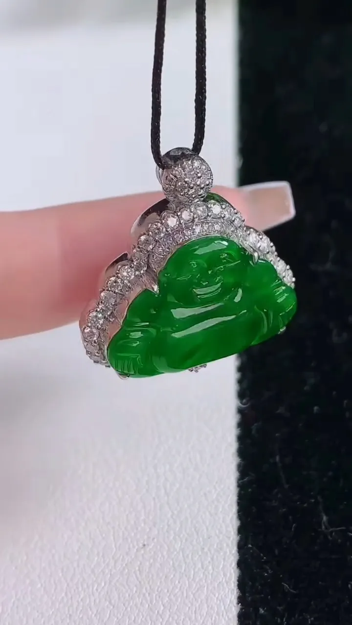 天然A货翡翠佛公吊坠，尺寸26.4-24-9，裸石15.4-20.8重量:7.77g
12月8日