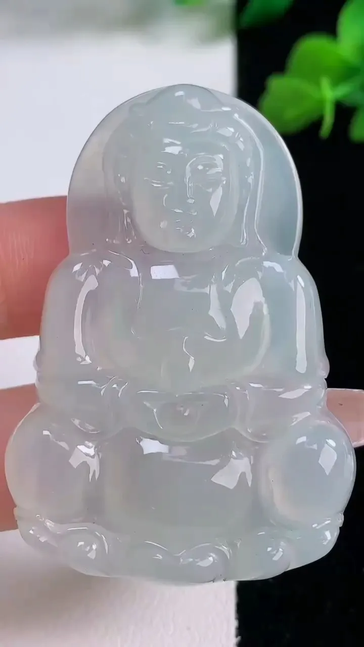 天然A货翡翠观音菩萨吊坠，尺寸51.4-34-5.7，重量:18.94g
12月8日