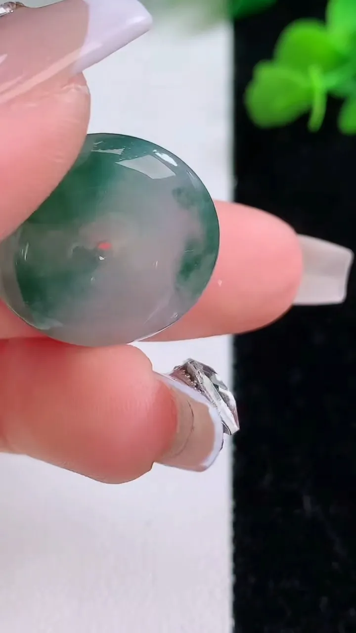 天然A货翡翠冰种飘花平安扣吊坠，尺寸19.8-5.2，重量:5.31g
12月8日