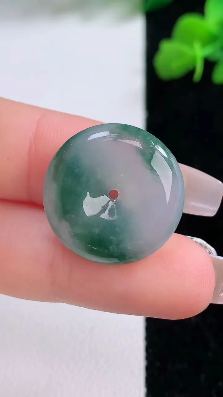 天然A货翡翠冰种飘花平安扣吊坠，尺寸19.8-5.2，重量:5.31g
12月8日