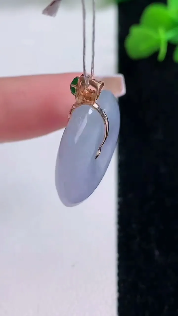 天然A货翡翠18K金紫罗兰平安扣吊坠，尺寸22.3-5.9，重量:6.82g
12月8日