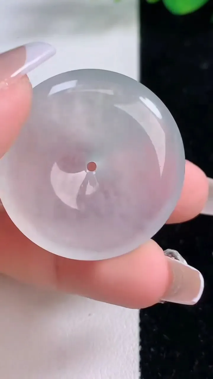 天然A货翡翠种飘花平安扣吊坠，尺寸33.7-6.2，重量:14.62g
12月8日