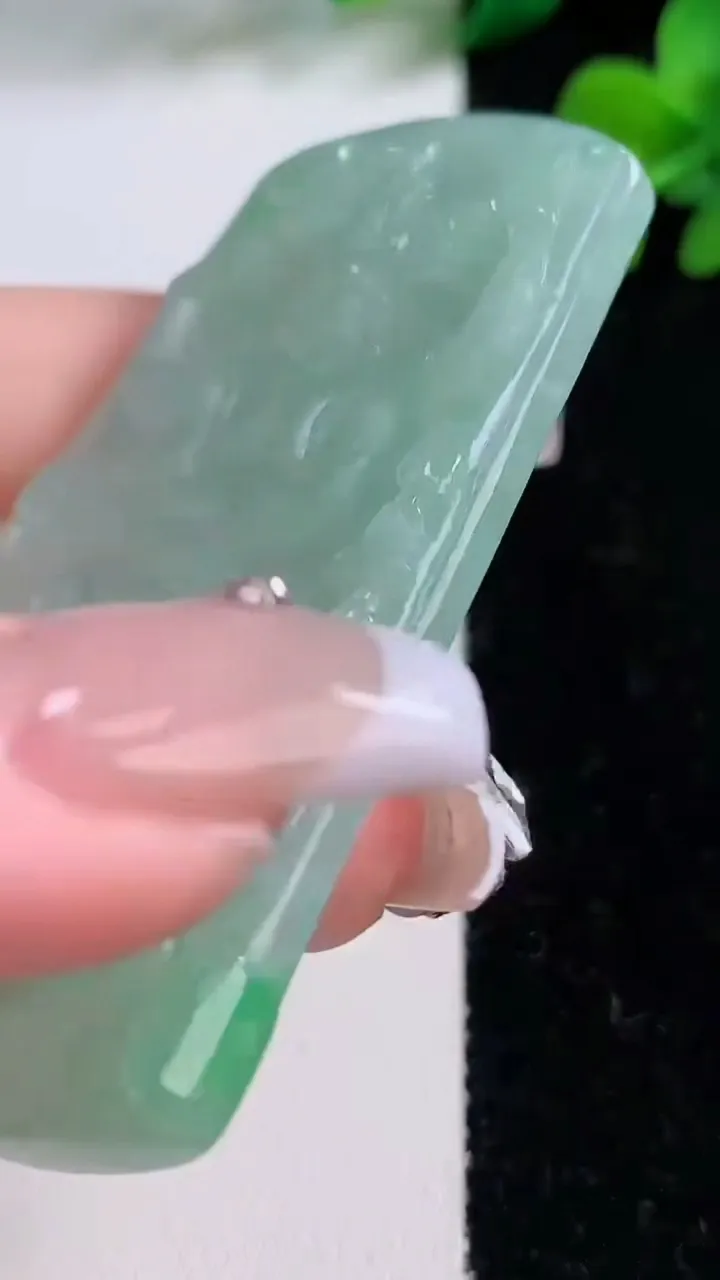 天然A货翡翠御龙不动明王吊坠，尺寸65.3-42.7-5.8，重量:34.58g
12月8日