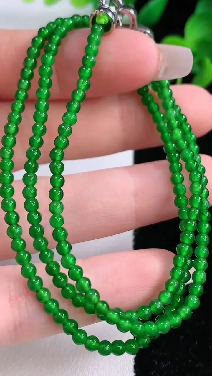 天然A货翡翠小米珠项链，尺寸2.7-181颗，重量:9.04g12月8日
工厂直销收藏佳品,种好水足，色泽均匀，有种有色，上手高大气！
