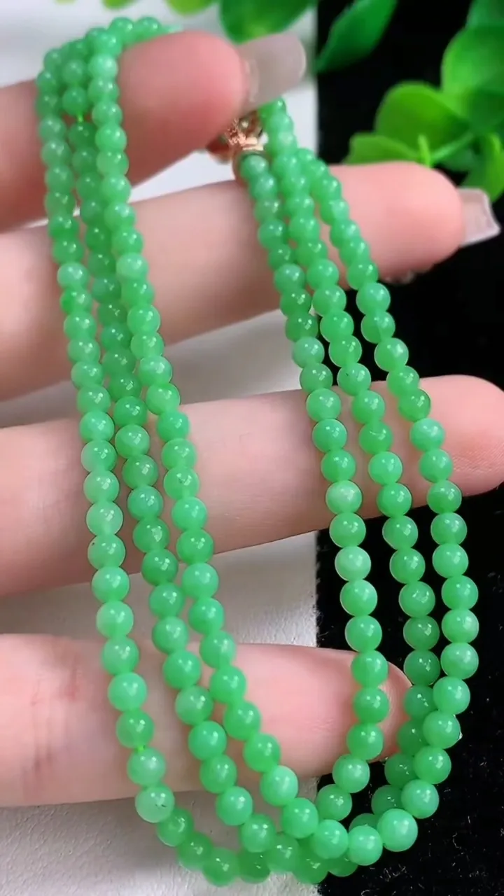 天然A货翡翠小米珠项链，尺寸3.2-194颗，重量:15.30g12月8日
工厂直销收藏佳品,种好水