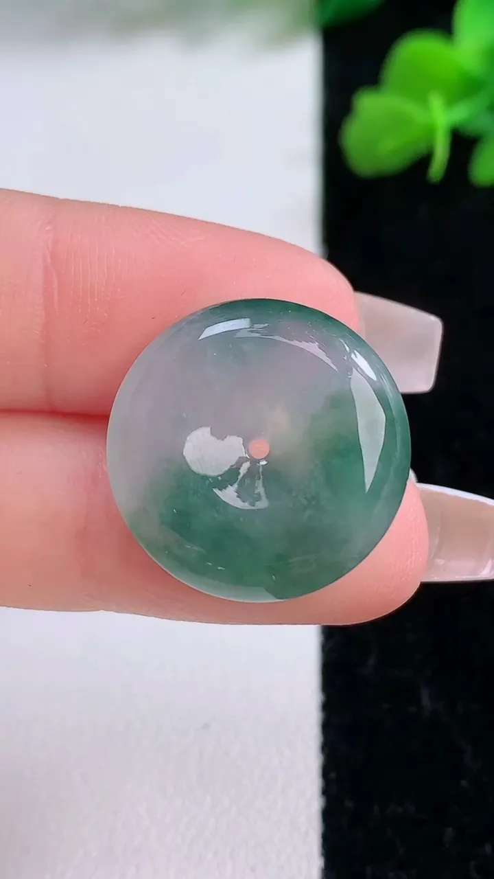 天然A货翡翠冰种飘花平安扣吊坠，尺寸19.8-5.2，重量:5.31g
12月8日