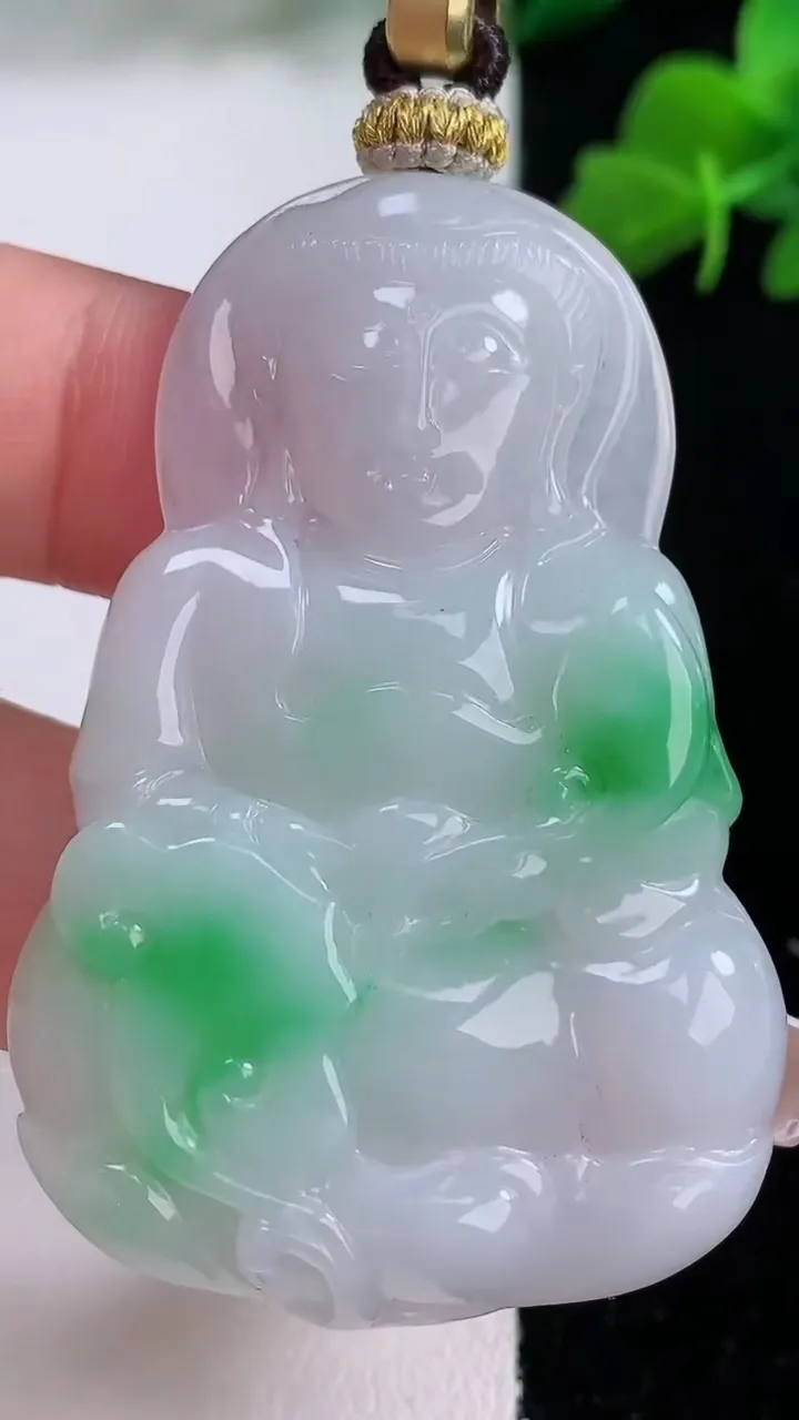 天然A货翡翠观音菩萨吊坠，尺寸52.3-35.3-5.8，重量:19.14g
12月8日