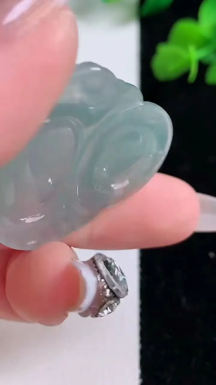 天然A货翡翠佛公吊坠，尺寸32-34.2-5.8，重量:9.68g
12月8日