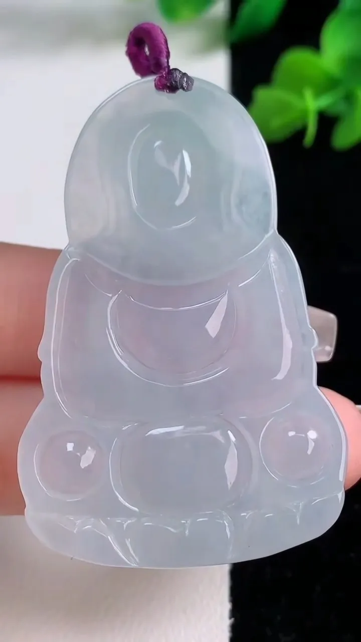 天然A货翡翠观音菩萨吊坠，尺寸53.5-34.5-5.4，重量:17.90g
12月8日