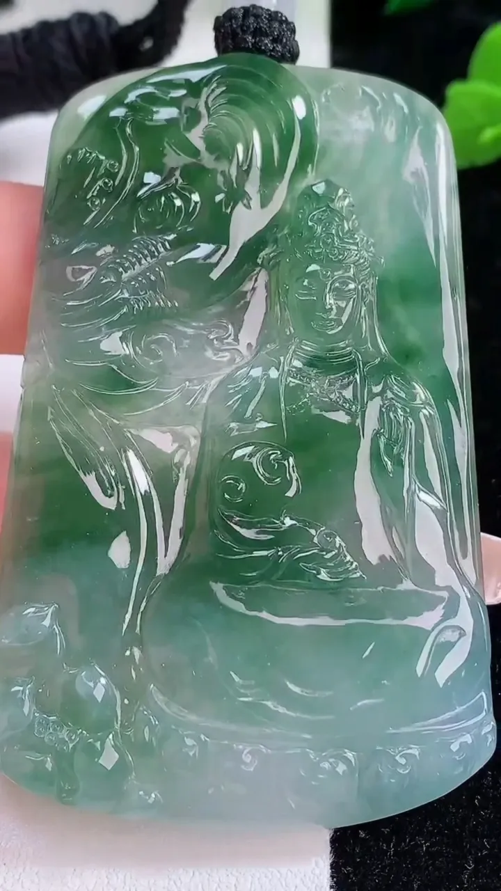 天然A货翡翠普贤菩萨吊坠，尺寸68-43-5.6，重量:41.49g
12月8日