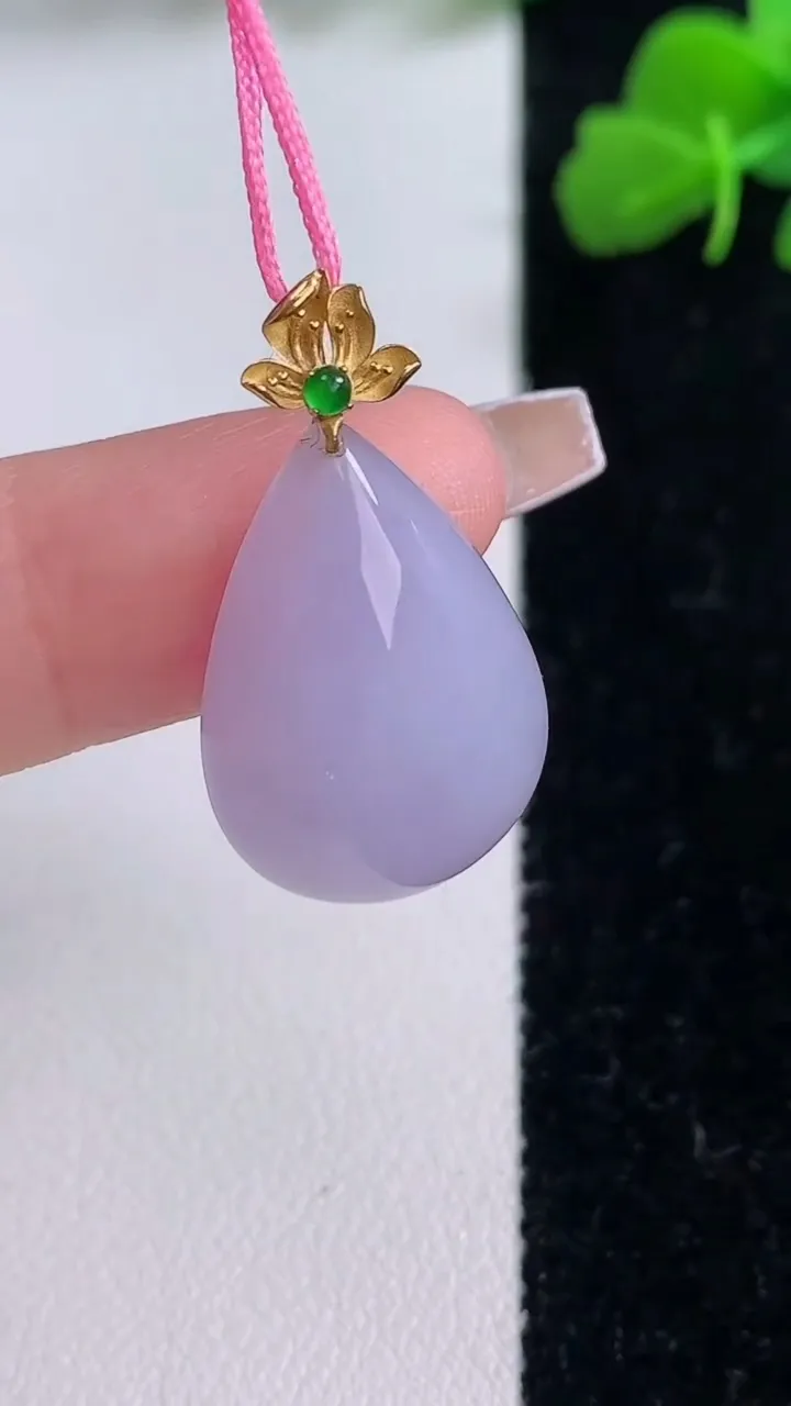 天然A货翡翠18K金紫罗兰水滴吊坠，尺寸21.9-15.4-8.3，重量:4.57g
12月8日