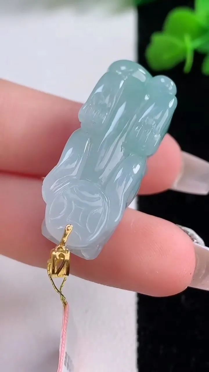 天然A货翡翠貔貅吊坠，尺寸32.7-13.6-13，重量:15.02g
12月8日