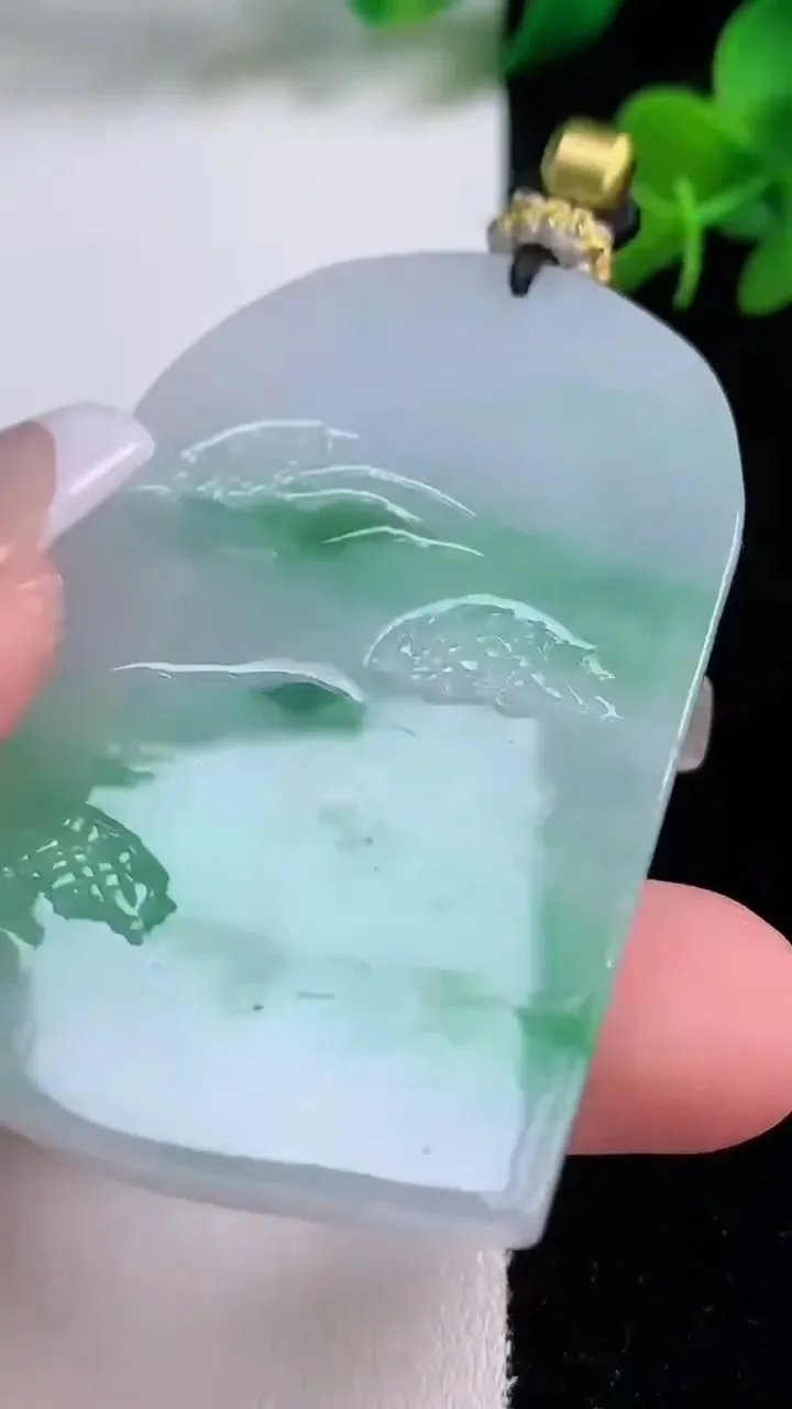 天然A货翡翠山水牌吊坠，尺寸57-38.2-7，重量:37.96g
12月8日