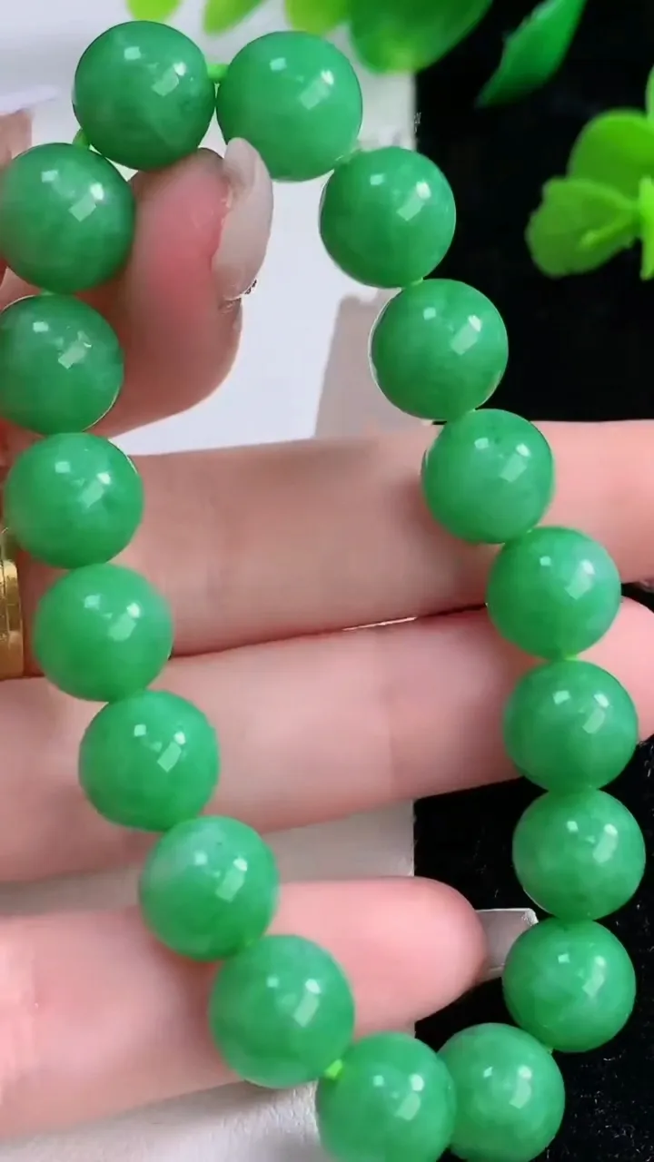 天然A货翡翠圆珠手串，尺寸9.8-18颗，重量:30.51g12月8日
工厂直销收藏佳品,种好水足，