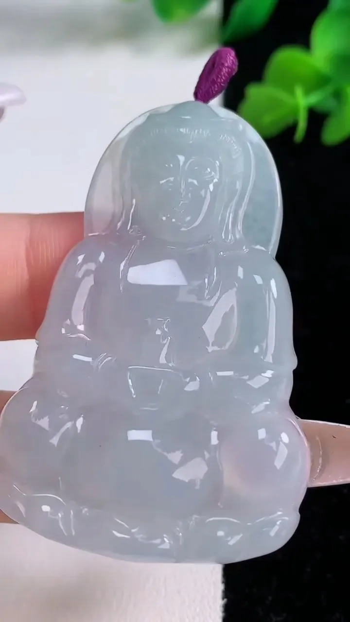 天然A货翡翠观音菩萨吊坠，尺寸53.5-34.5-5.4，重量:17.90g
12月8日