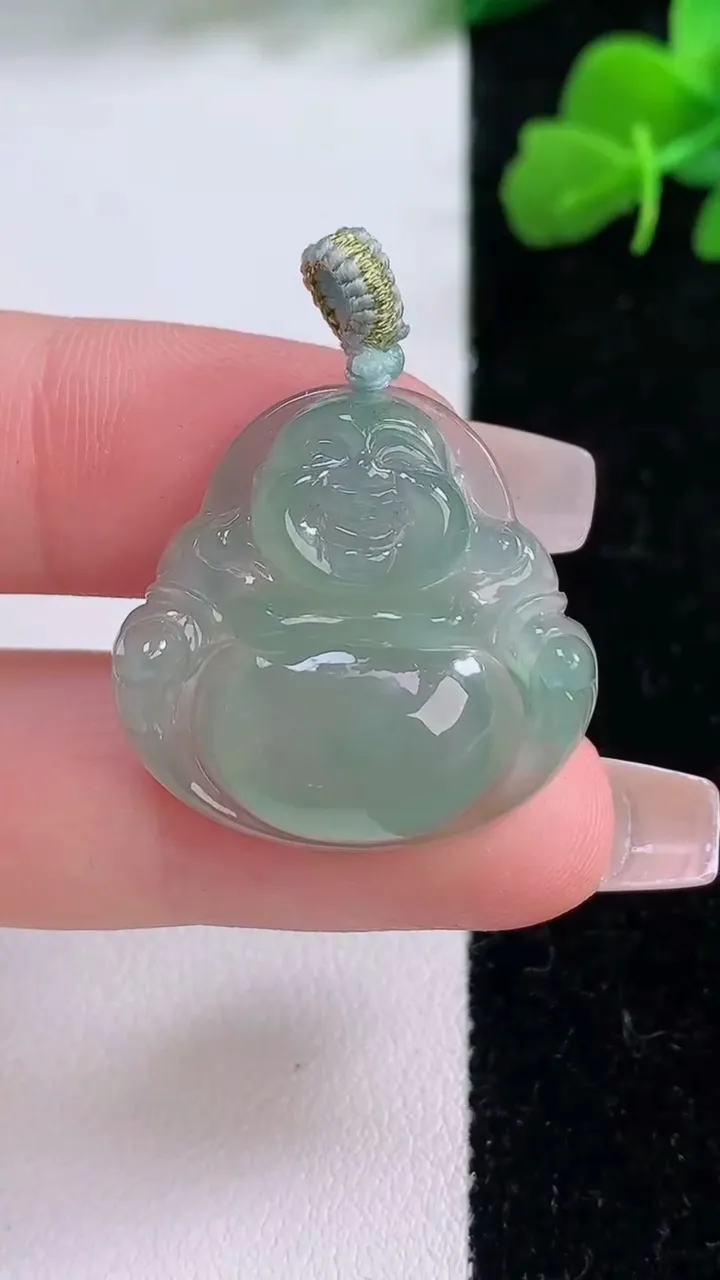 天然A货翡翠佛公吊坠，尺寸24.8-25.6-5.3，重量:5.64g
12月8日