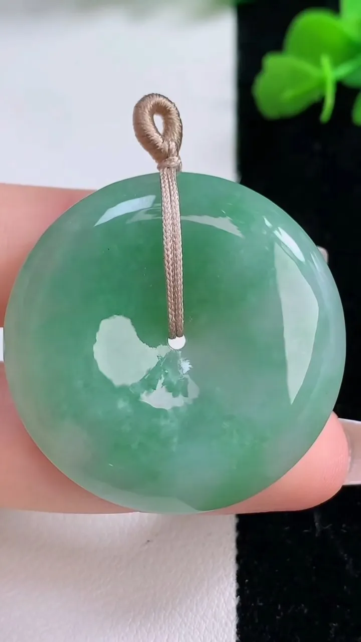 天然A货翡翠平安扣吊坠，尺寸35-7.3，重量:18.87g
12月8日
