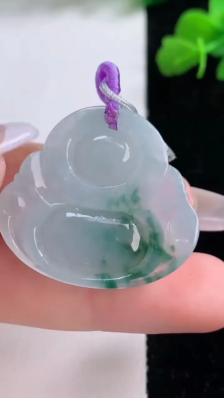 天然A货翡翠冰种飘花佛公吊坠，尺寸29-32.3-5.7，重量:8.55g
12月8日