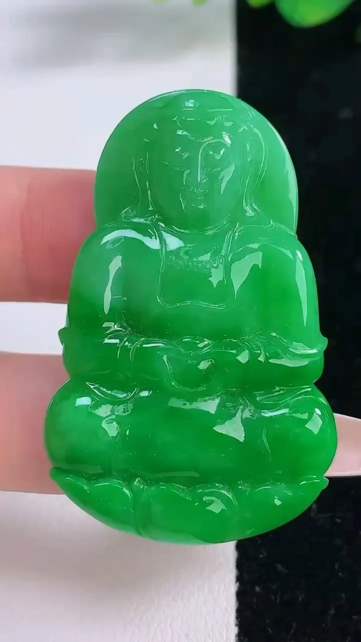 天然A货翡翠观音菩萨吊坠，尺寸48.2-31.2-5.2，重量:15.77g
12月8日