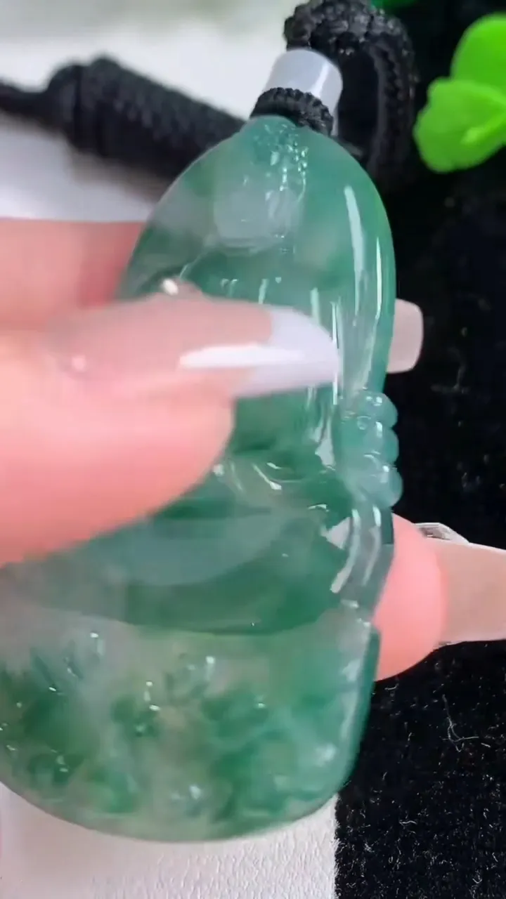 天然A货翡翠种飘花阿弥陀佛吊坠，尺寸57.8-34.8-5.7，重量:27.64g
12月8日