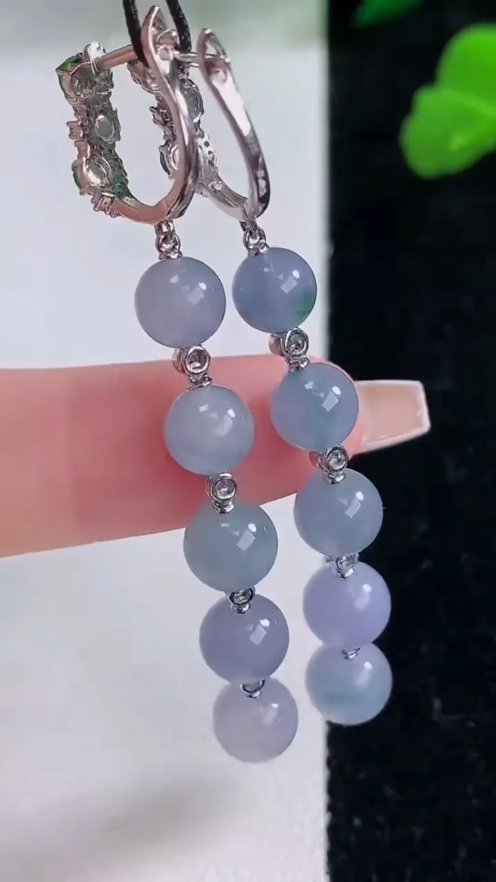 天然A货翡翠18K金紫罗兰圆珠耳坠，尺寸7.2，重量:8.25g12月8日
工厂直销收藏佳品,种好水足，色泽均匀，有种有色，上手高大气！