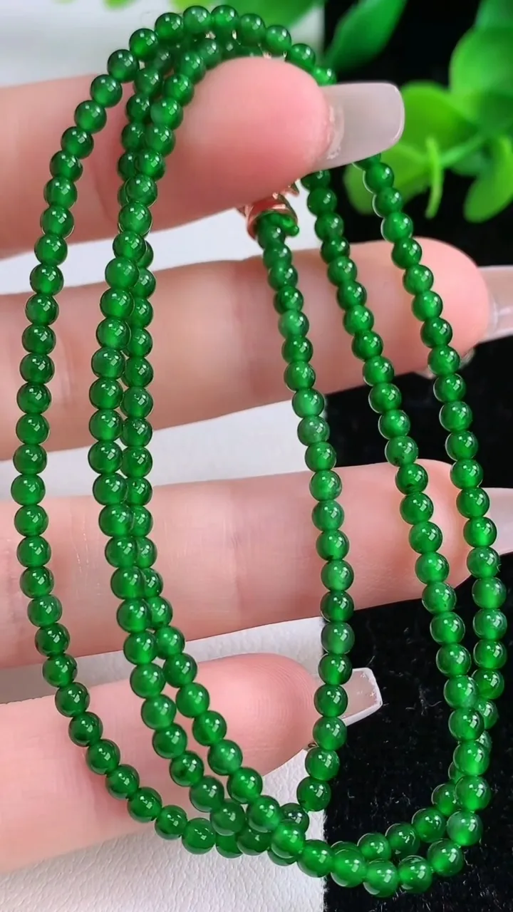 天然A货翡翠小米珠项链，尺寸2.7-184颗，重量:9.39g12月8日
工厂直销收藏佳品,种好水足