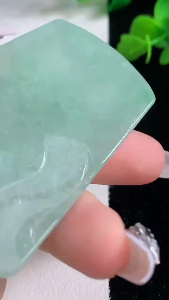 天然A货翡翠御龙不动明王吊坠，尺寸65.3-42.7-5.8，重量:34.58g
12月8日