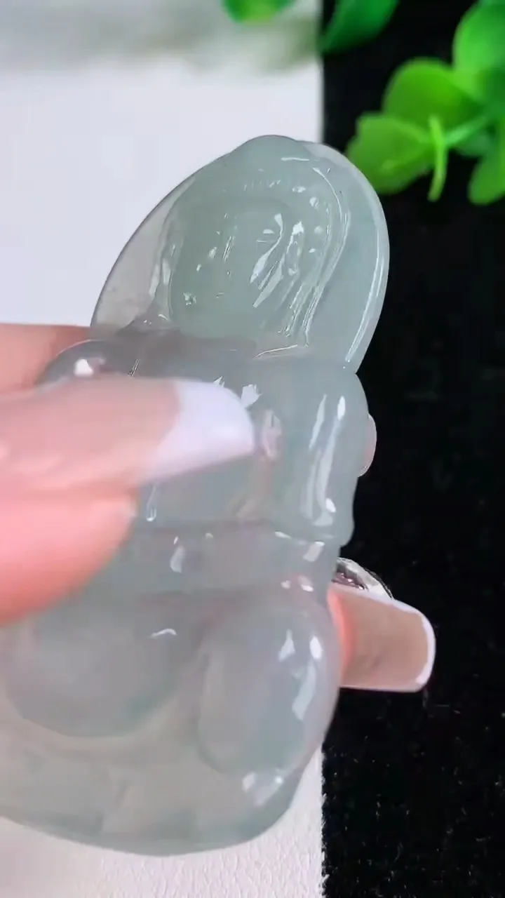 天然A货翡翠观音菩萨吊坠，尺寸62-39-4.2，重量20.49g
12月8日