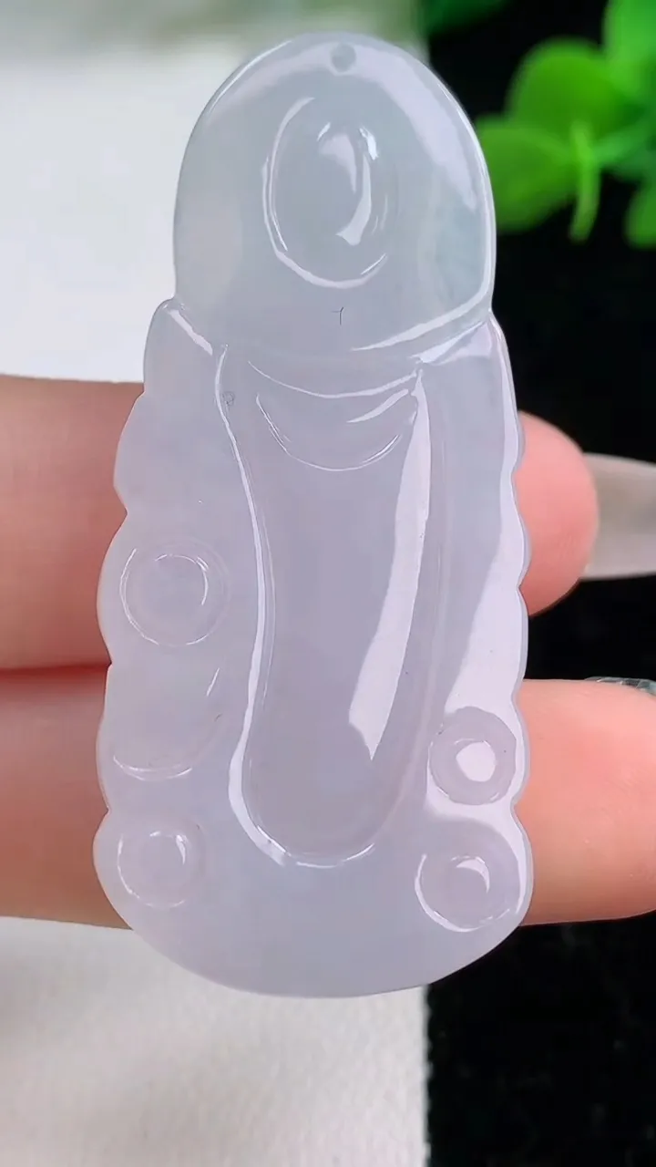 天然A货翡翠观音菩萨吊坠，尺寸49.7-21.5-5.9，重量:12.68g
12月8日