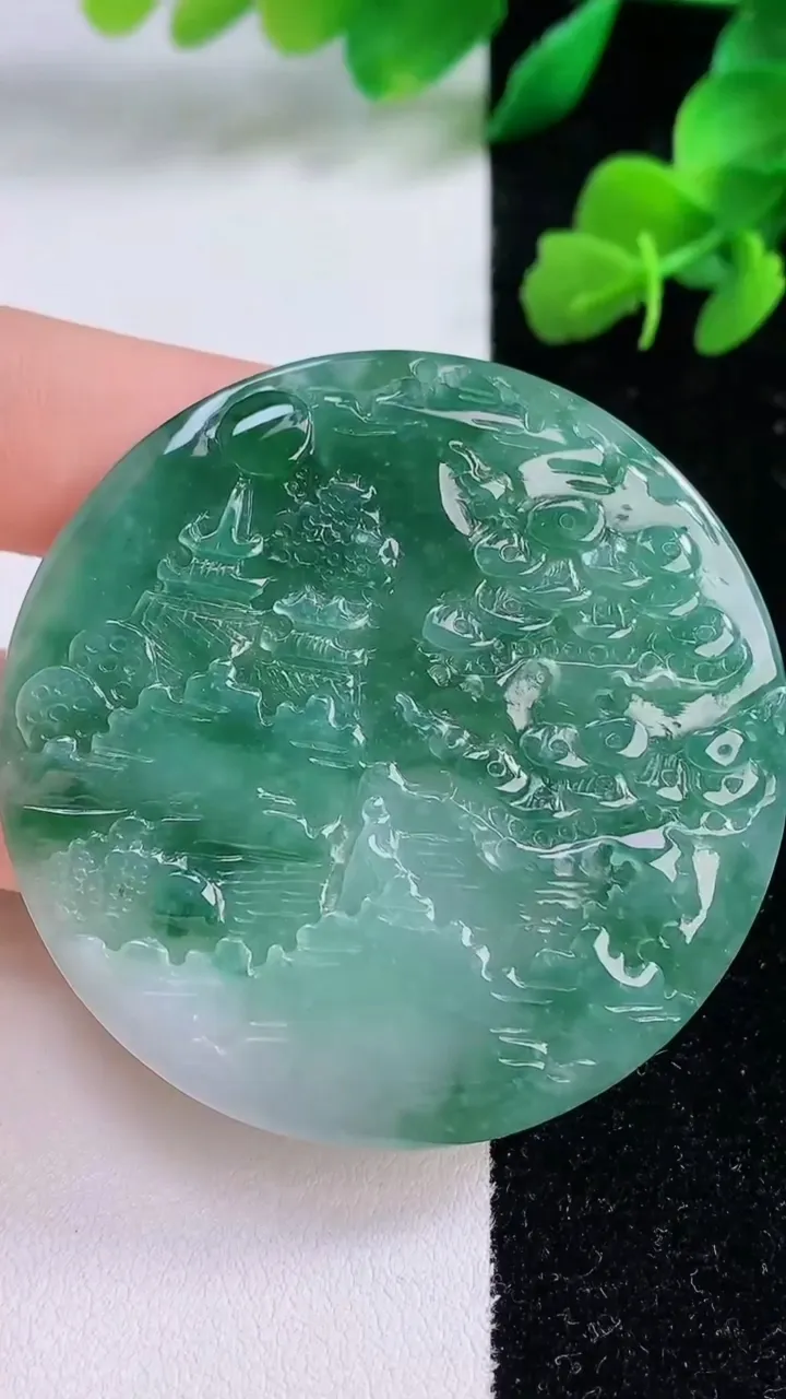 天然A货翡翠山水牌吊坠，尺寸52-5.6，重量:34.48g
12月8日