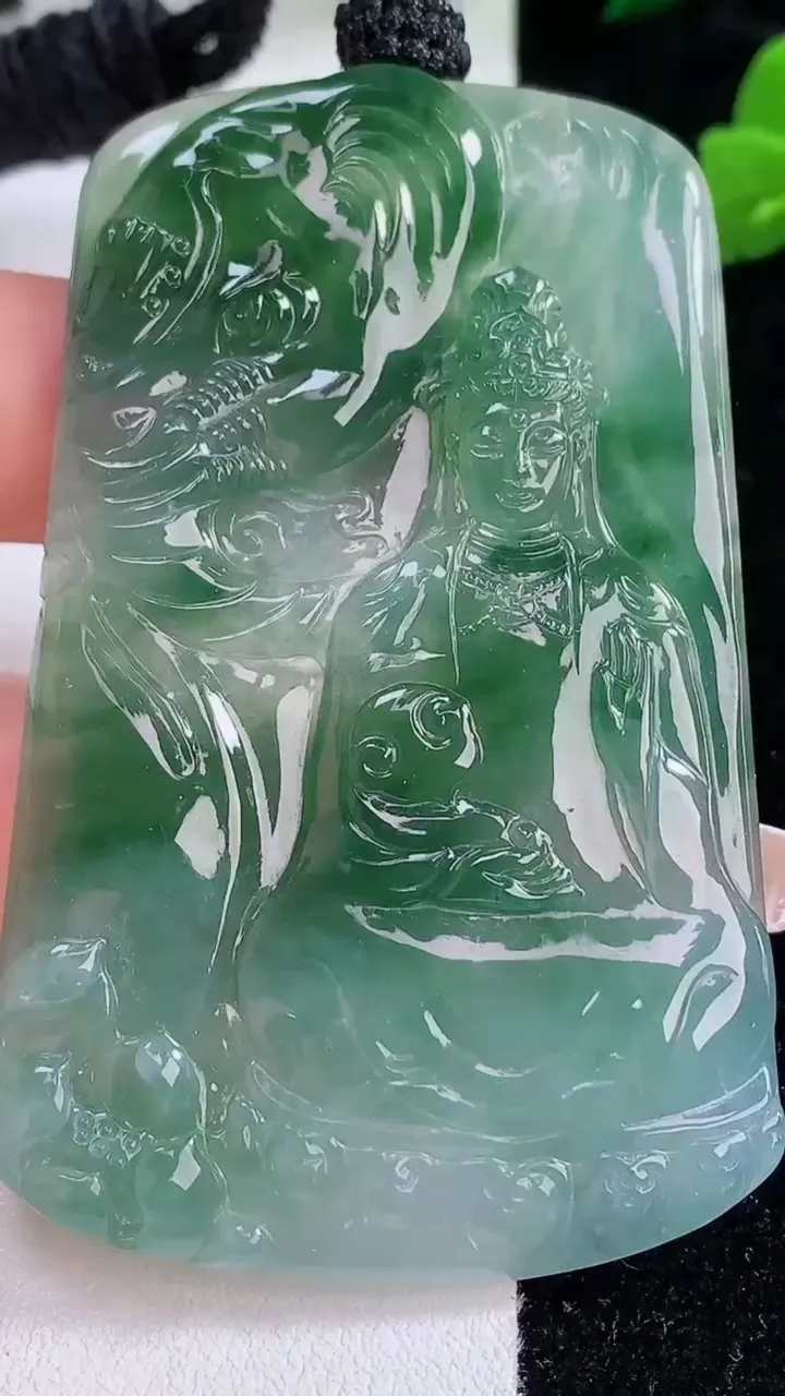 天然A货翡翠普贤菩萨吊坠，尺寸68-43-5.6，重量:41.49g
12月8日