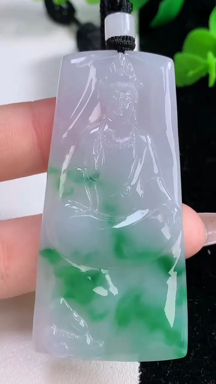 天然A货翡翠观音菩萨吊坠，尺寸62.6-30.8-4.5，重量:26.55g
12月8日