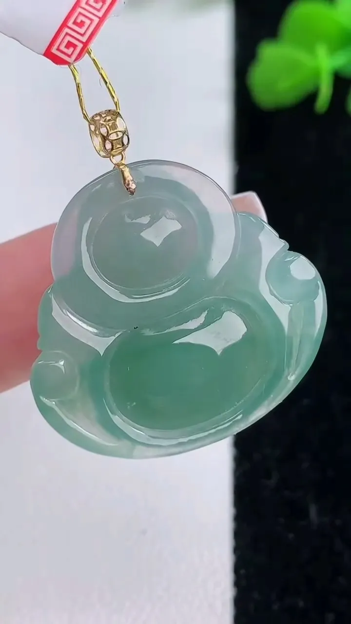 天然A货翡翠佛公吊坠，尺寸24.8-26.8-5.8，重量:5.79g
12月8日