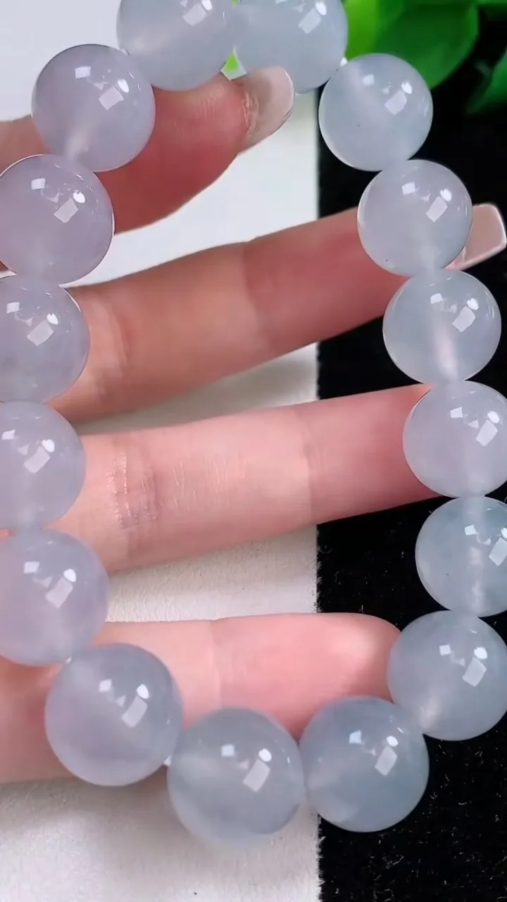 天然A货翡翠种紫罗兰圆珠手串，尺寸12.3-16颗，重量:56.97g12月8日
工厂直销收藏佳品,种好水足，色泽均匀，有种有色，上手高大气！