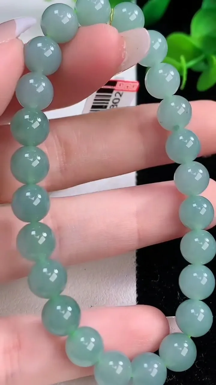 天然A货翡翠种飘花圆珠手串，尺寸7.5-24颗，重量:19.34g12月8日
工厂直销收藏佳品,种好