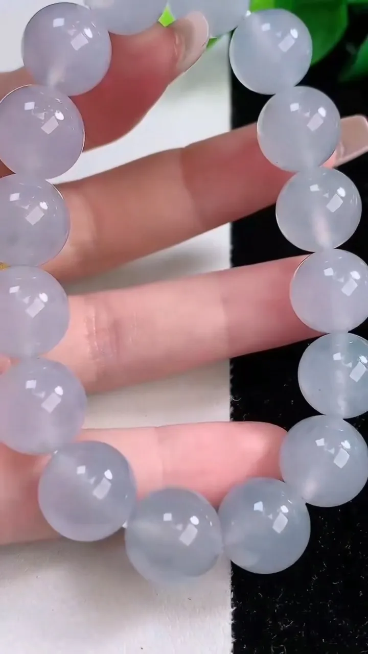 天然A货翡翠种紫罗兰圆珠手串，尺寸12.3-16颗，重量:56.97g12月8日
工厂直销收藏佳品,种好水足，色泽均匀，有种有色，上手高大气！