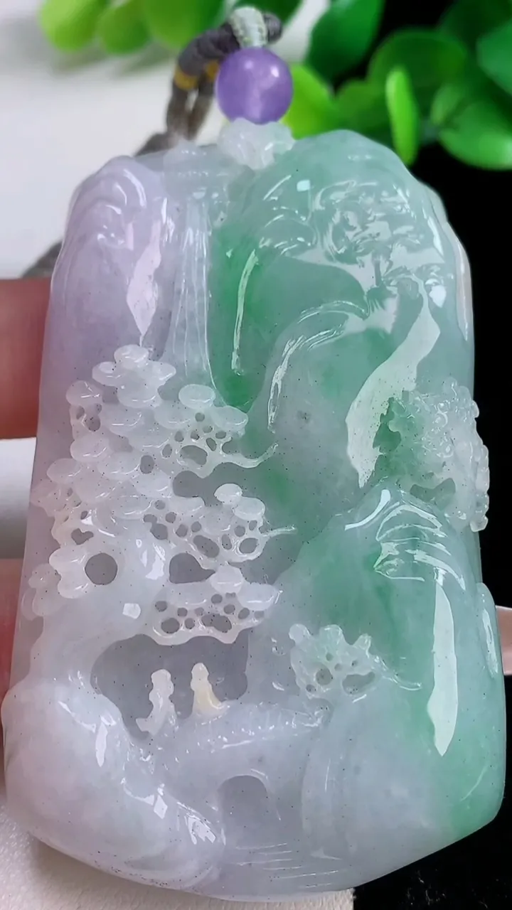 天然A货翡翠山水牌吊坠，尺寸74-46-13，重:102.30g
12月8日