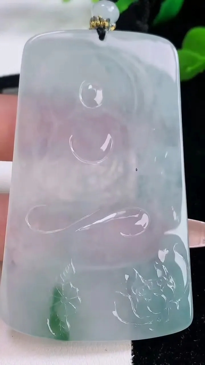 天然A货翡翠种飘花阿弥陀佛吊坠，尺寸71.2-43.2-5.6，重量:43.34g
12月8日