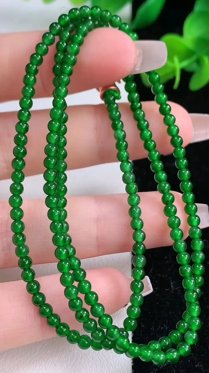天然A货翡翠小米珠项链，尺寸2.7-184颗，重量:9.39g12月8日
工厂直销收藏佳品,种好水足
