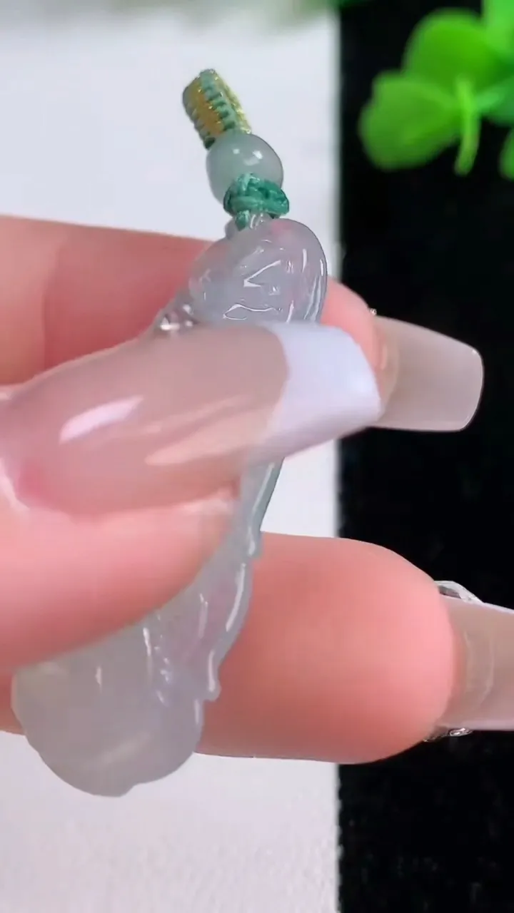 天然A货翡翠龙牌吊坠，尺寸38.8-13.5-5.2，重量:5.31g
12月8日