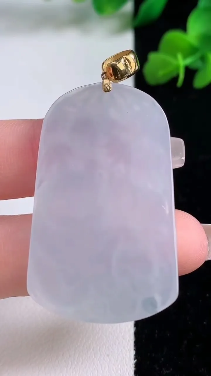 天然A货翡翠种白冰熊猫吊坠，尺寸43.2-26.4-4.8，重量:13.16g
12月8日