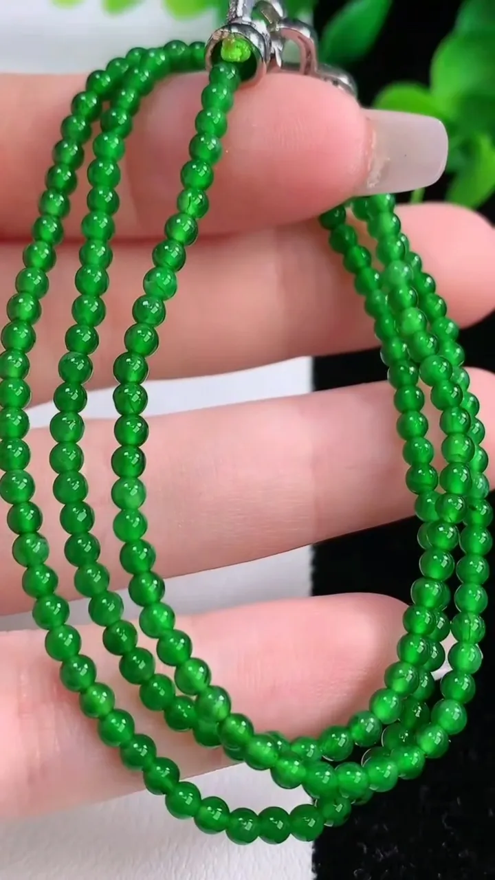 天然A货翡翠小米珠项链，尺寸2.7-181颗，重量:9.04g12月8日
工厂直销收藏佳品,种好水足，色泽均匀，有种有色，上手高大气！