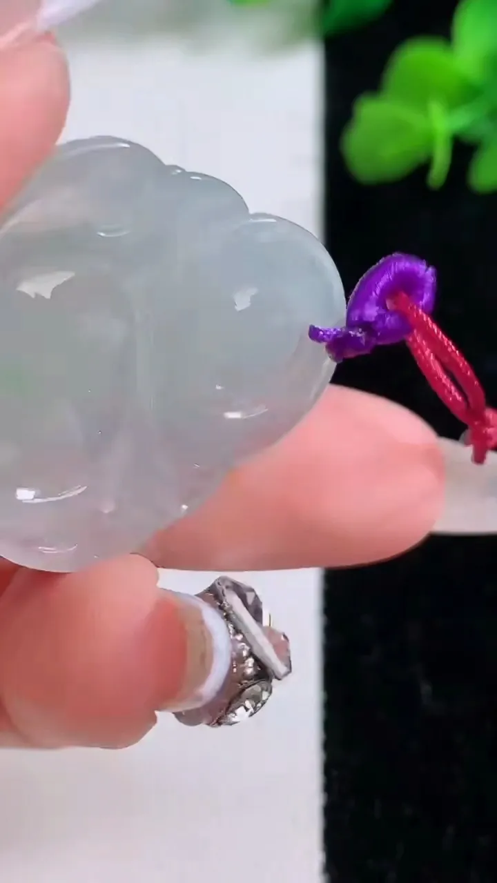 天然A货翡翠佛公吊坠，尺寸28.7-31-5.6，重量:7.81g
12月8日