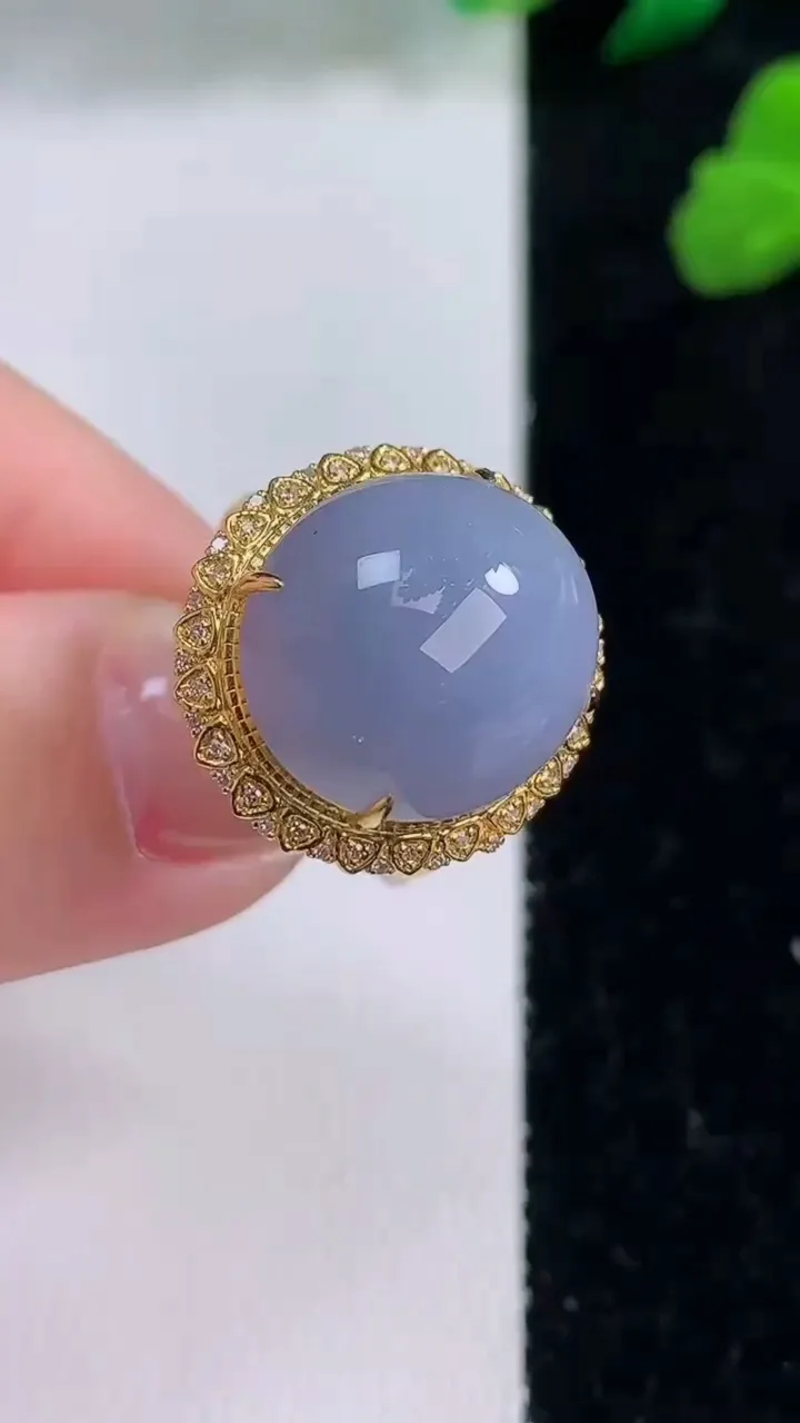 天然A货翡翠18K金紫罗兰蛋面戒指，尺寸18-15.4-13.6-11.8，重量:6.02g2025