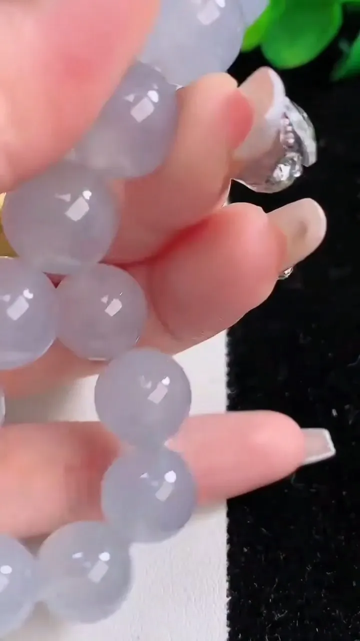 天然A货翡翠种紫罗兰圆珠手串，尺寸12.3-16颗，重量:56.97g12月8日
工厂直销收藏佳品,种好水足，色泽均匀，有种有色，上手高大气！